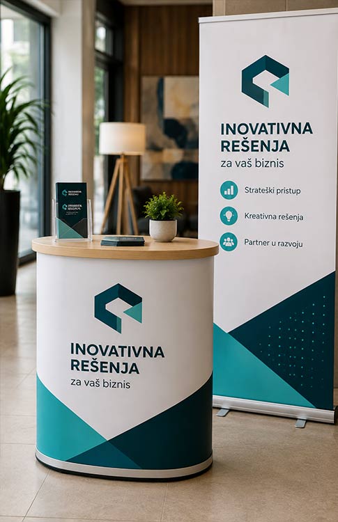 Mobilna promo oprema sa promo pultom i roll-up sistemom u realnom poslovnom prostoru