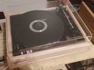 poklopac-za-gramofon-01-reklami-materijal-swa-tim.jpg
