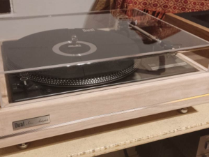 poklopac-za-gramofon-02-reklami-materijal-swa-tim.jpg